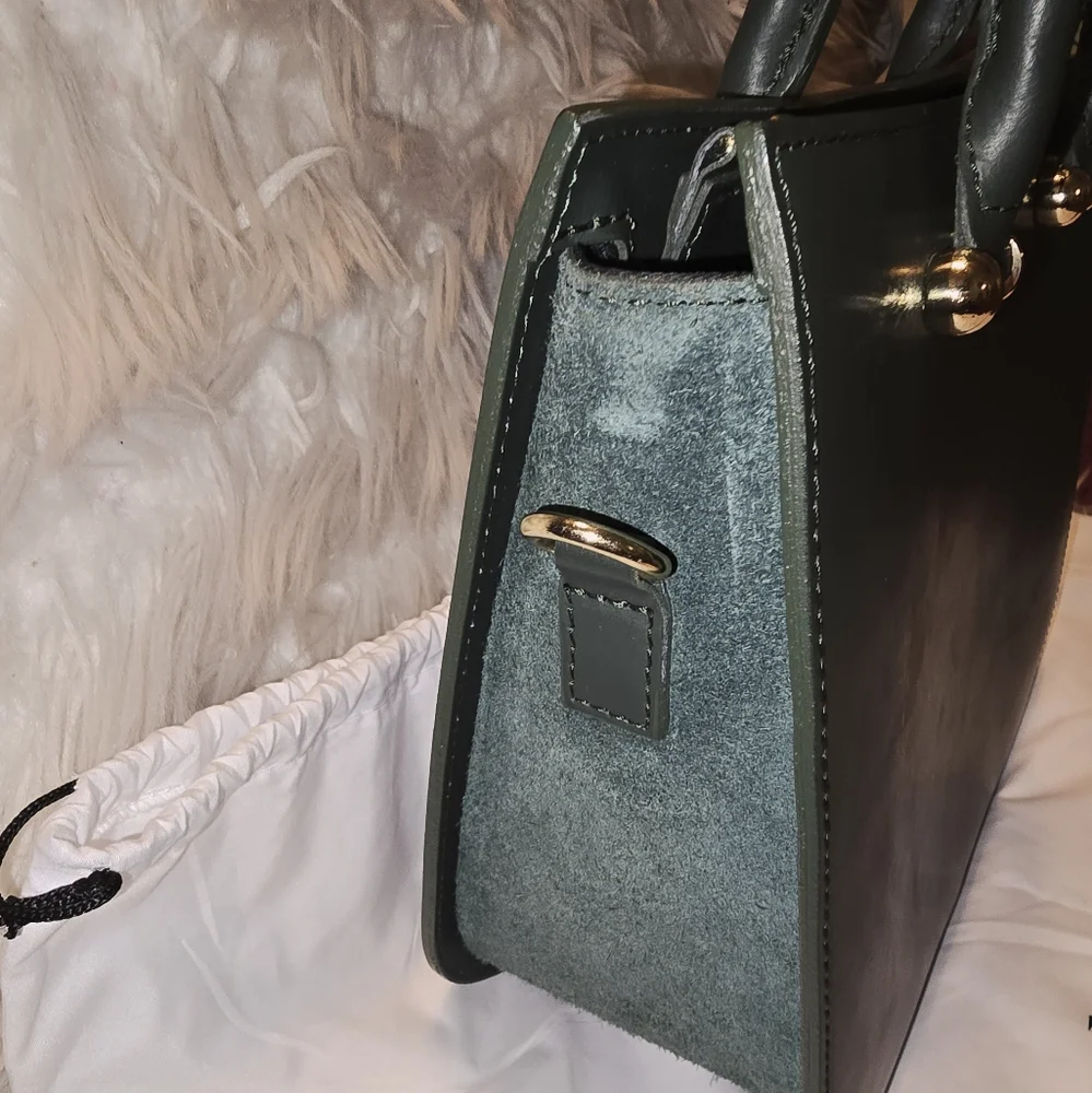 Authentic Camelia Roma Handbag - Picture 5 of 10